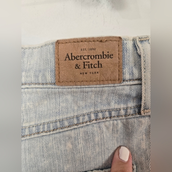 Abercrombie & Fitch Light Wash Hi-rise Distressed Micro Shorts Women Size 6 - Picture 4 of 6